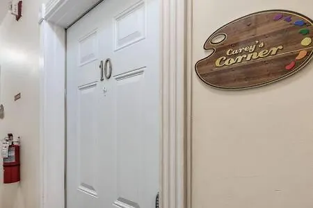 Carey's Corner * كي وست