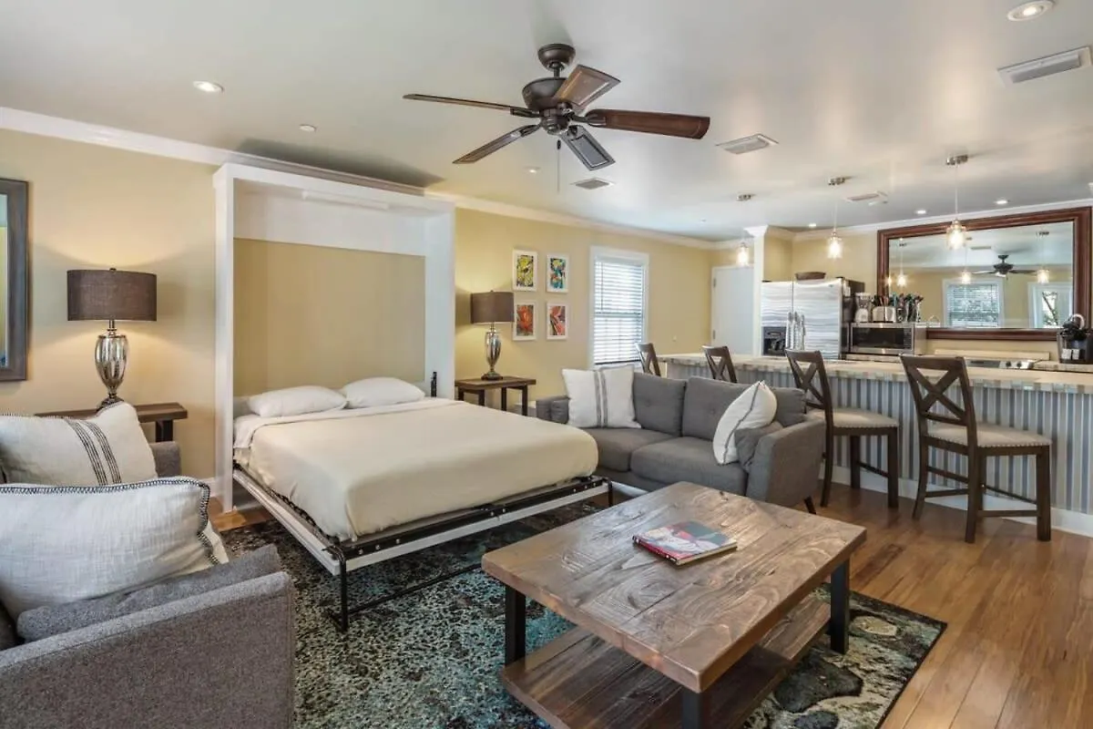 Apartment Cloud On Duval Key West