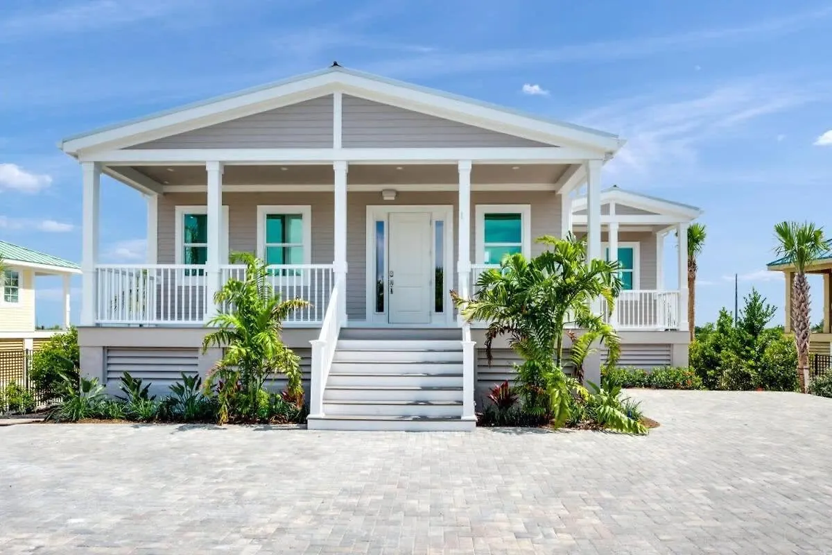 Aquaria House -pool & Boat Dock Holiday home *
