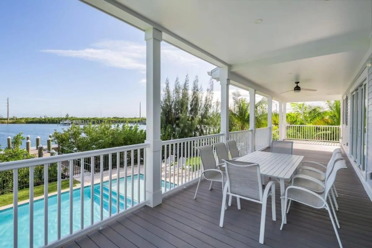 Evershore House -pool, Parking, Dock! *