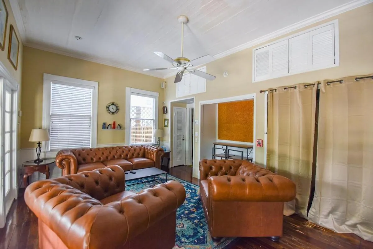 Curry House- 3rd Floor, King Bed, & Balcony 8 Inn Key West