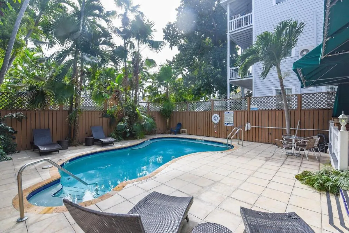 Curry House- 3rd Floor, King Bed, & Balcony 8 Key West
