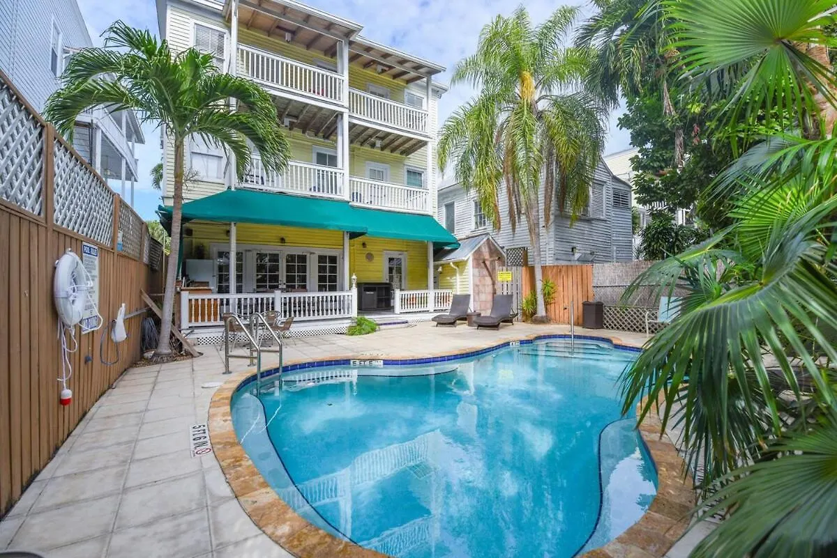 Curry House- 3rd Floor, King Bed, & Balcony 8 Inn Key West
