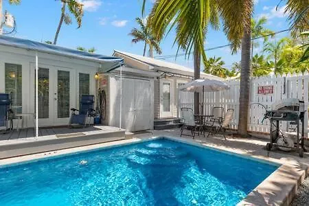 Poolside Retreat Apartment Key West