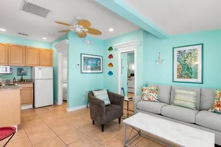 Apartment Poolside Retreat