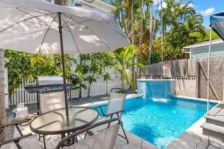 Apartment Poolside Retreat Key West