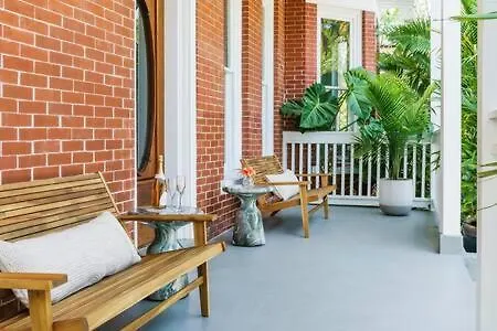 Inn Blue At The Grand Maloney
