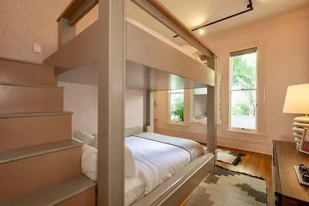 Bunk At The Grand Maloney * Κι Γουέστ