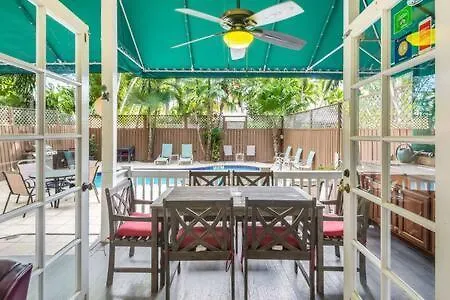 Curry House- 3rd Floor, King Bed, & Balcony 8 Inn Key West
