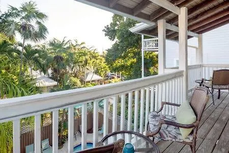 Curry House- 3rd Floor, King Bed, & Balcony 8 *