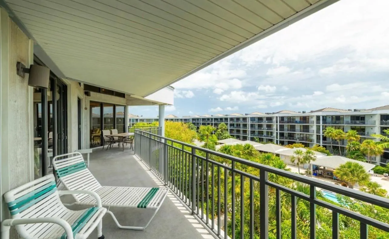 Holiday home Tom's Oceanfront Penthouse *