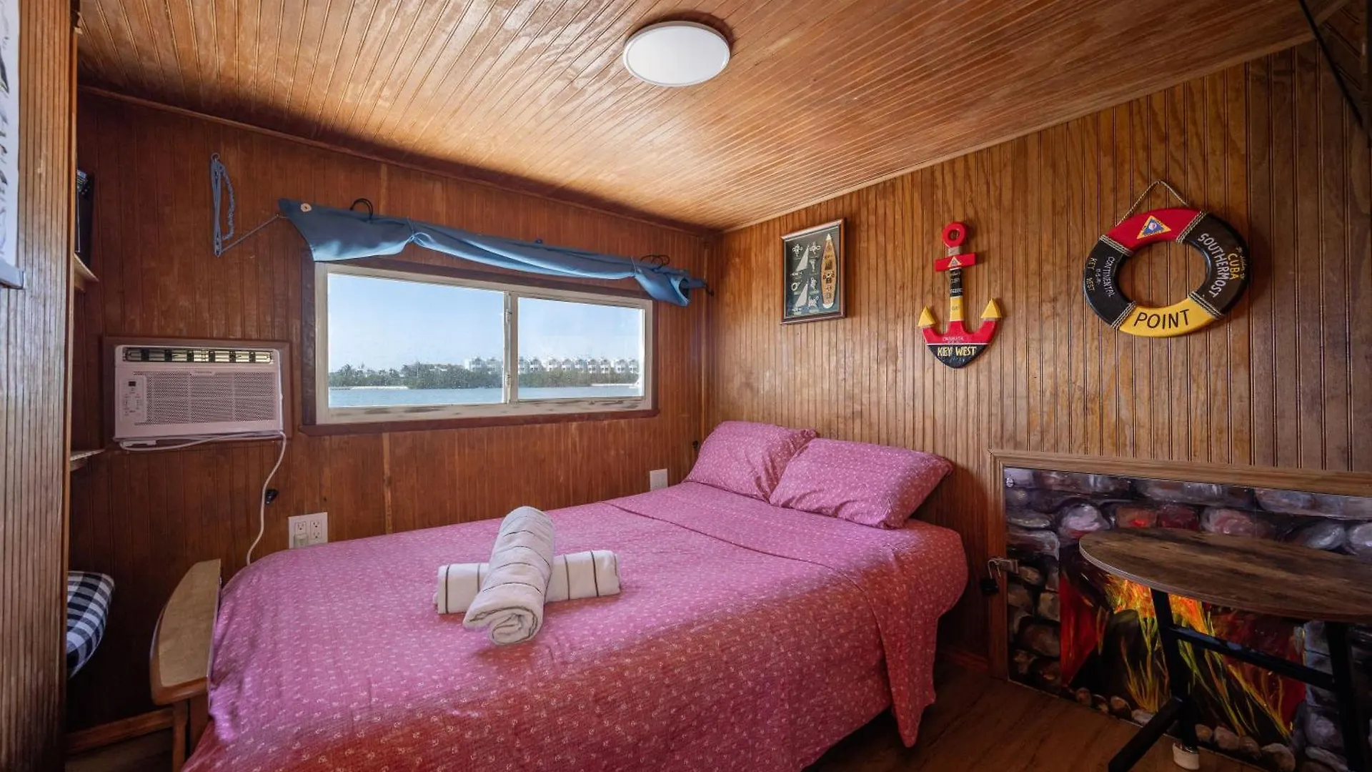 Beautiful Houseboat In * Key West