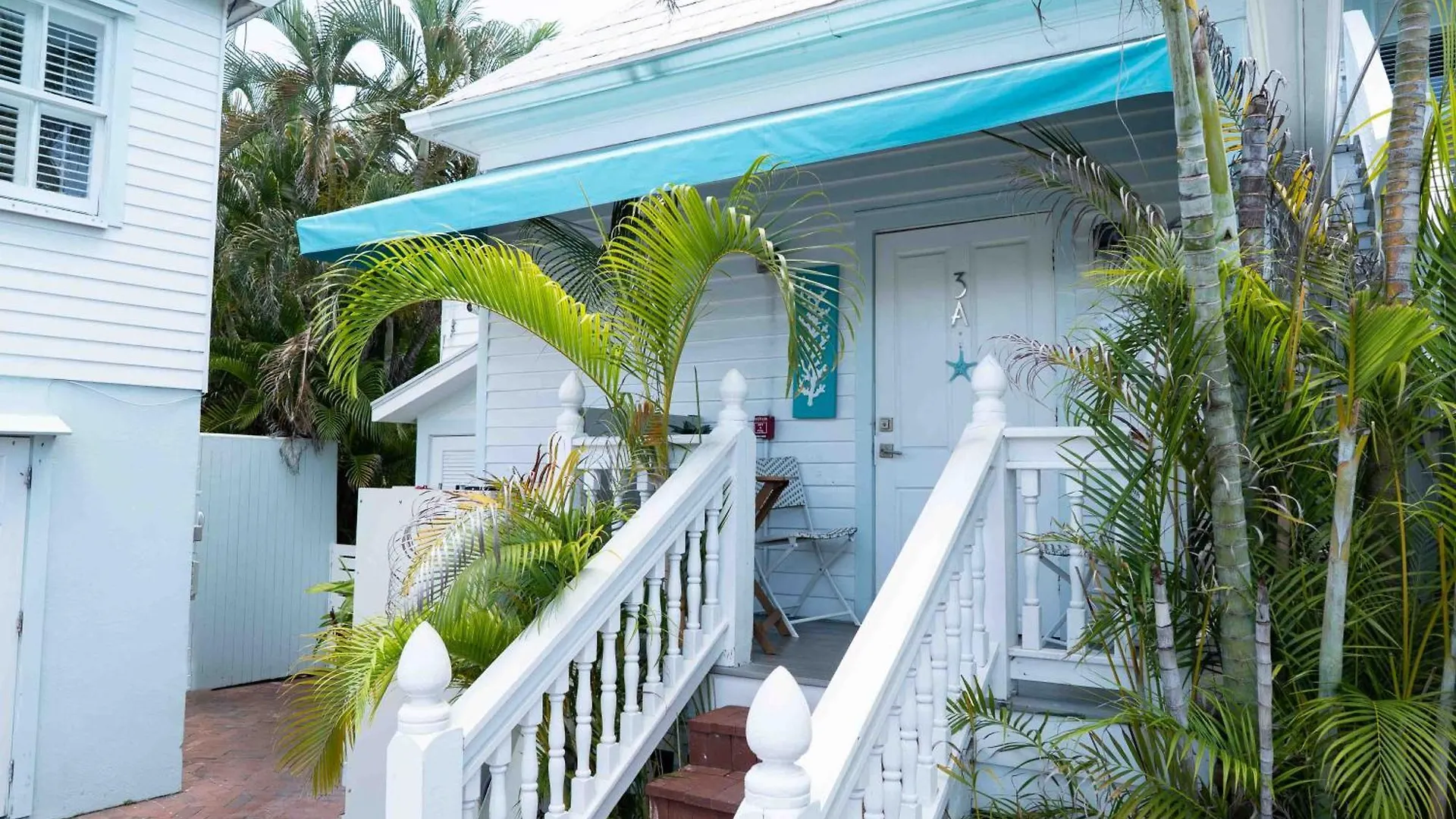 Southernmost Point & Garden Bar 3*