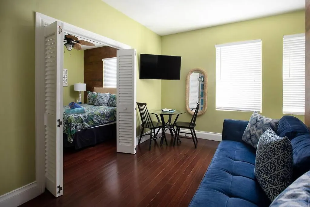 דירה Duval Street W Kitchen And Shared Heated Pool