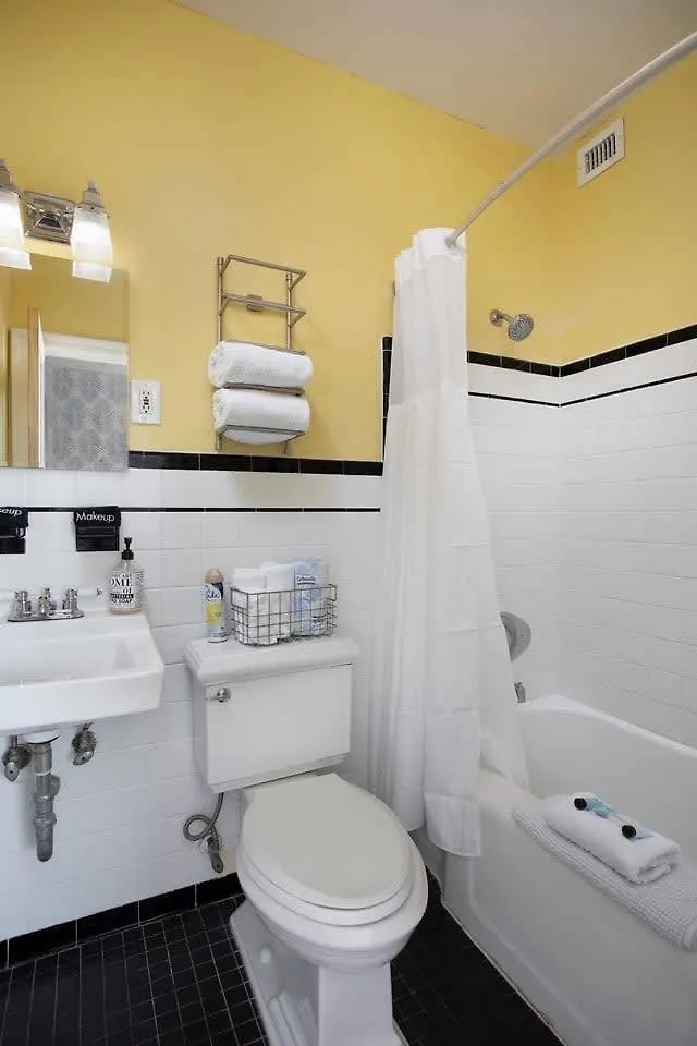 Holiday home 6 Bedroom 6 Bath On Duval Street *