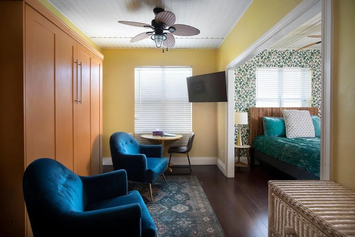 Holiday home 6 Bedroom 6 Bath On Duval Street *
