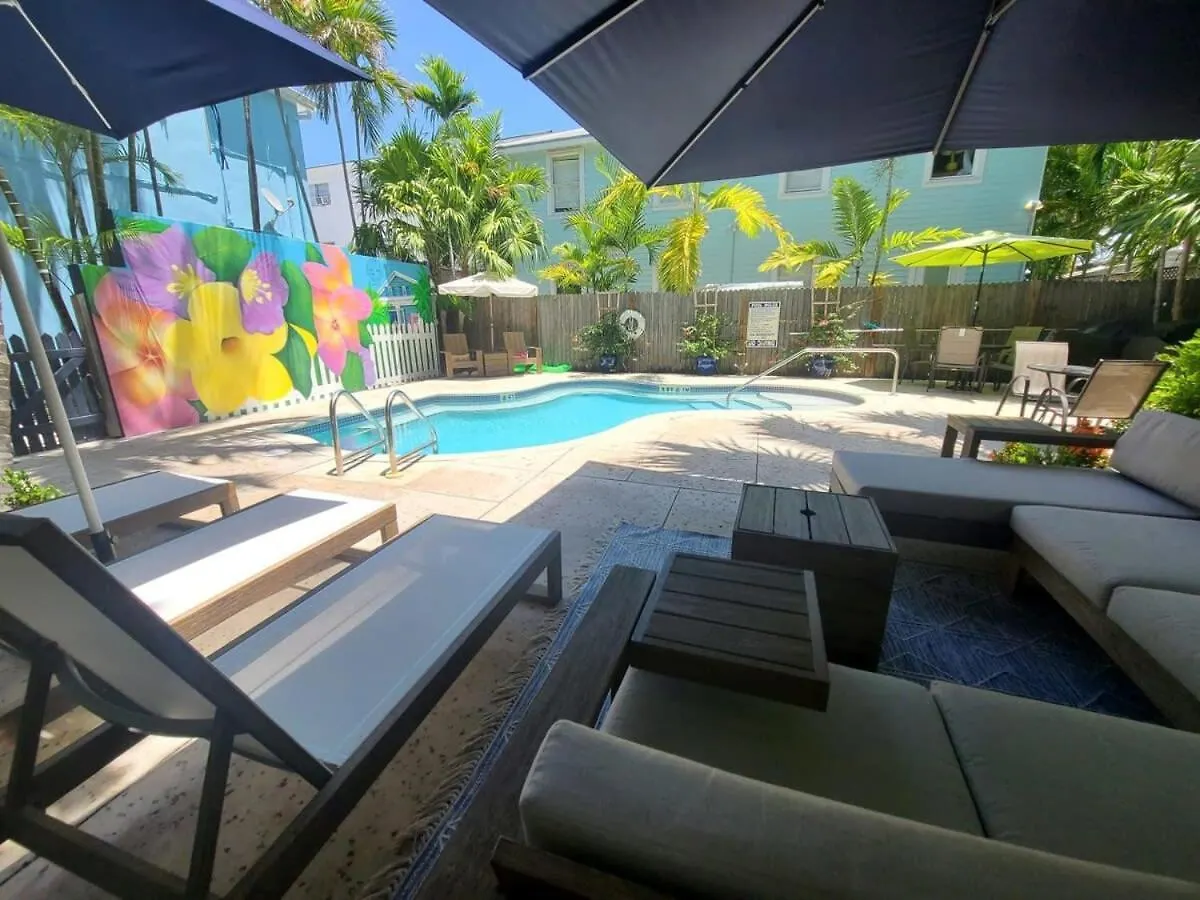 Apartment Two Duval Street W Pool