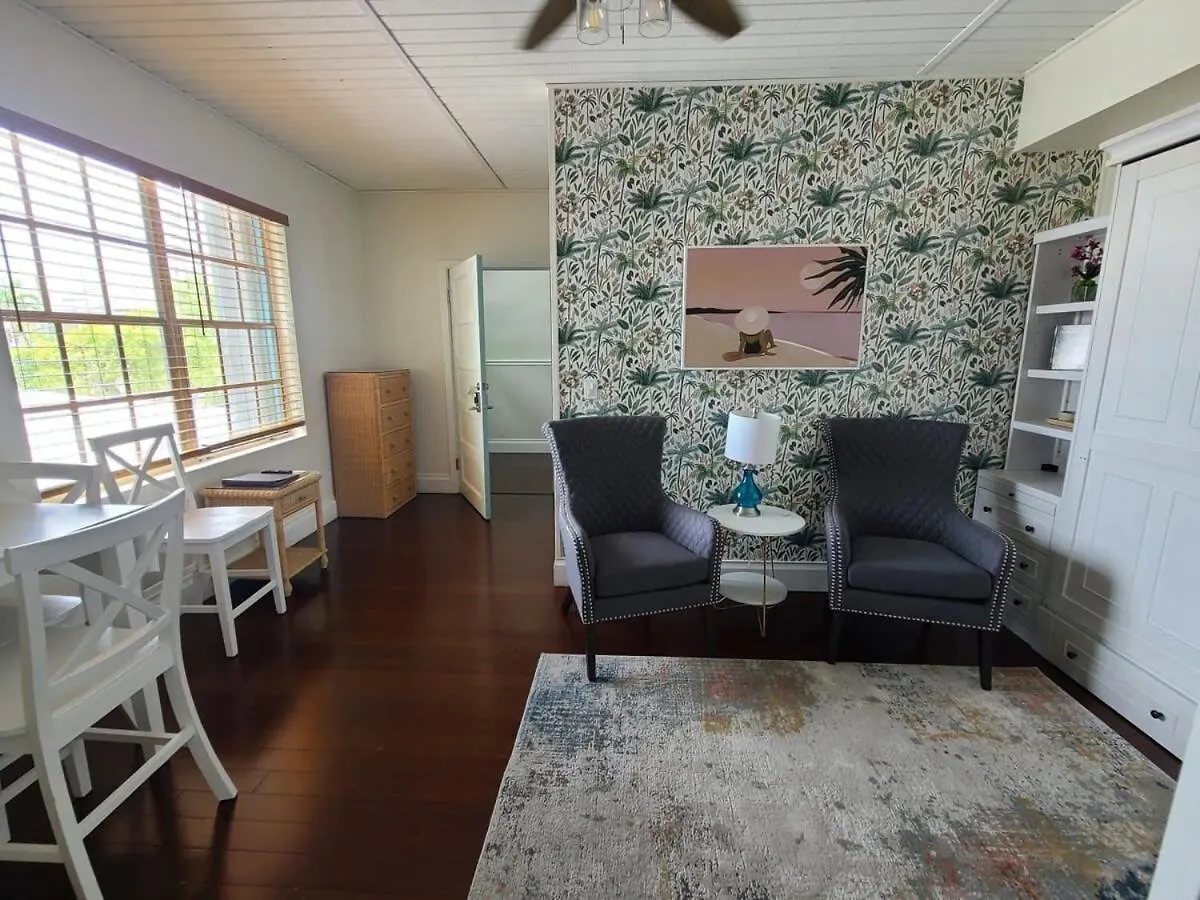Apartment Four On Duval Street W Parking And Pool Key West