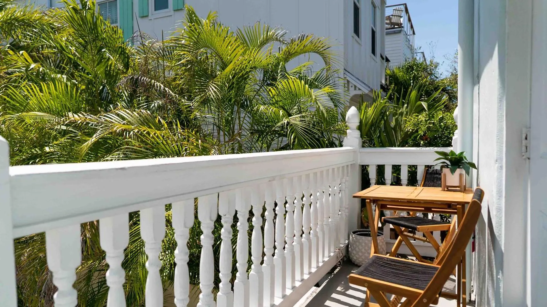 Southernmost Point & Garden Bar