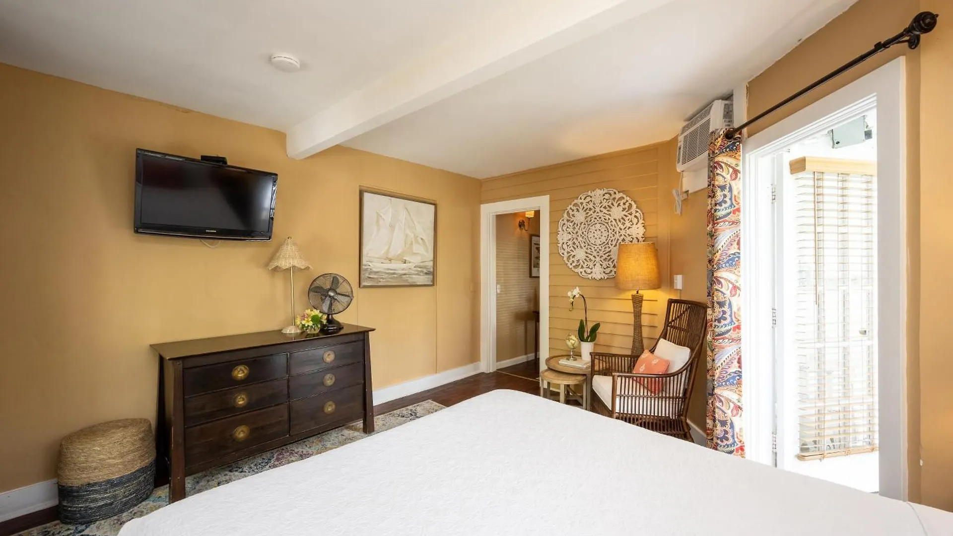 Old Town Manor Bed and Breakfast 3*
