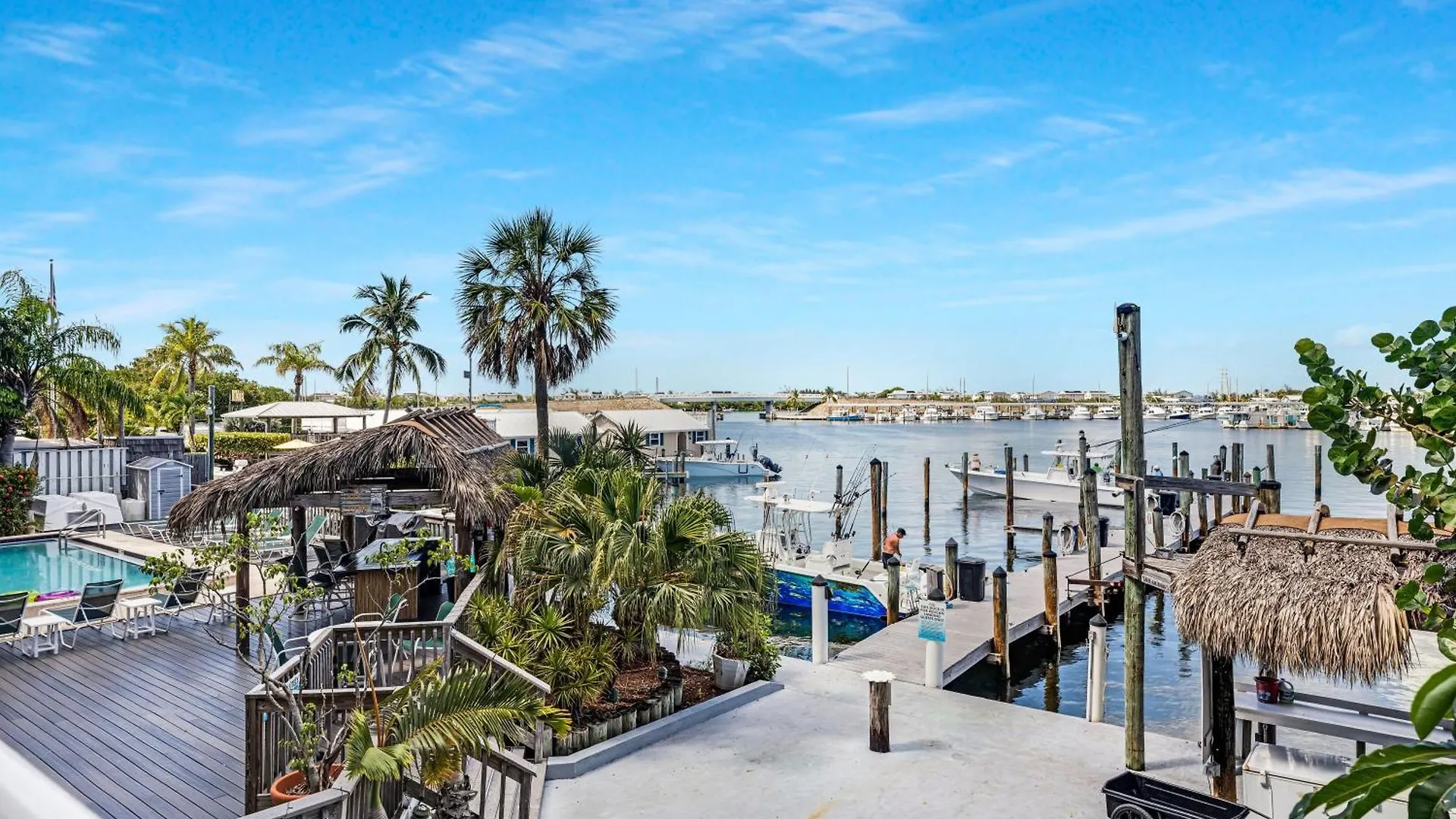 Abaco - Large Waterfront 2x2 End Unit With Boat Slip *