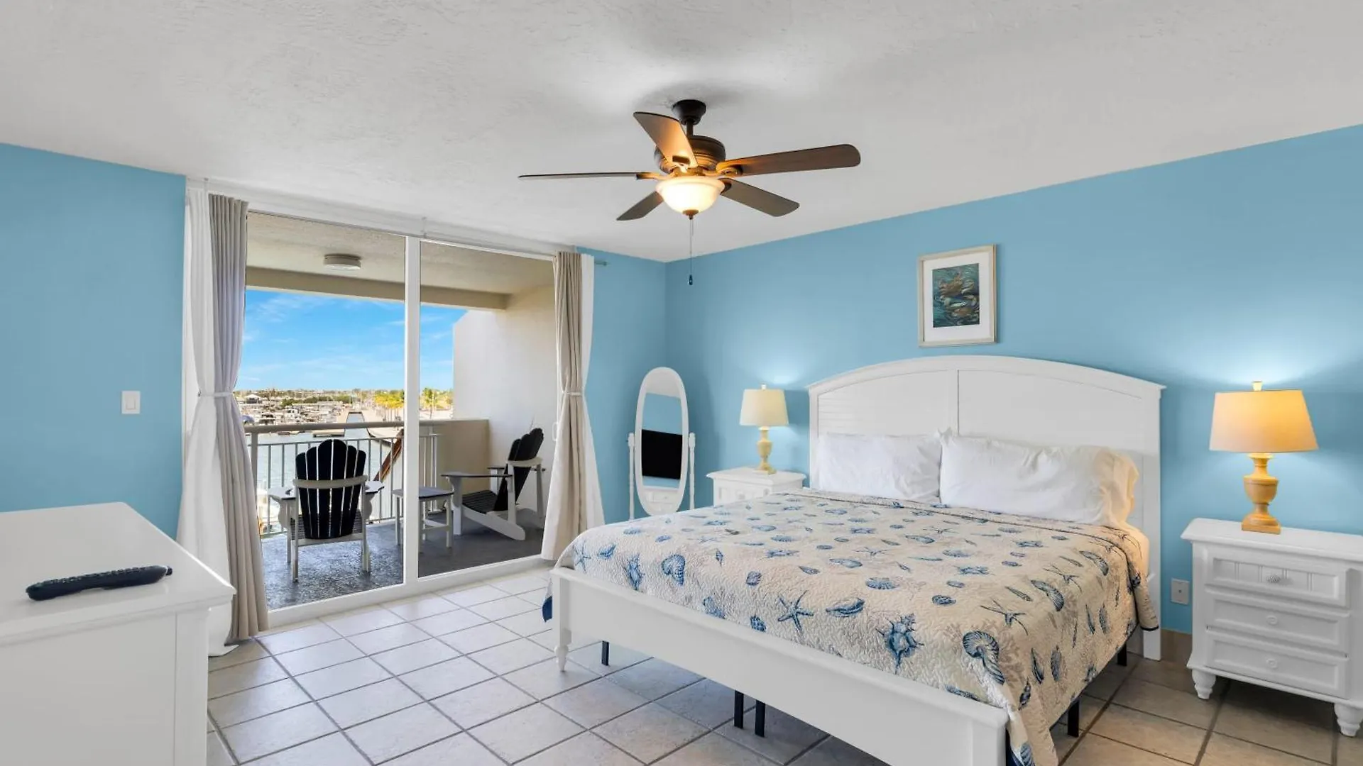 Andros - Spacious 2x2 Waterfront