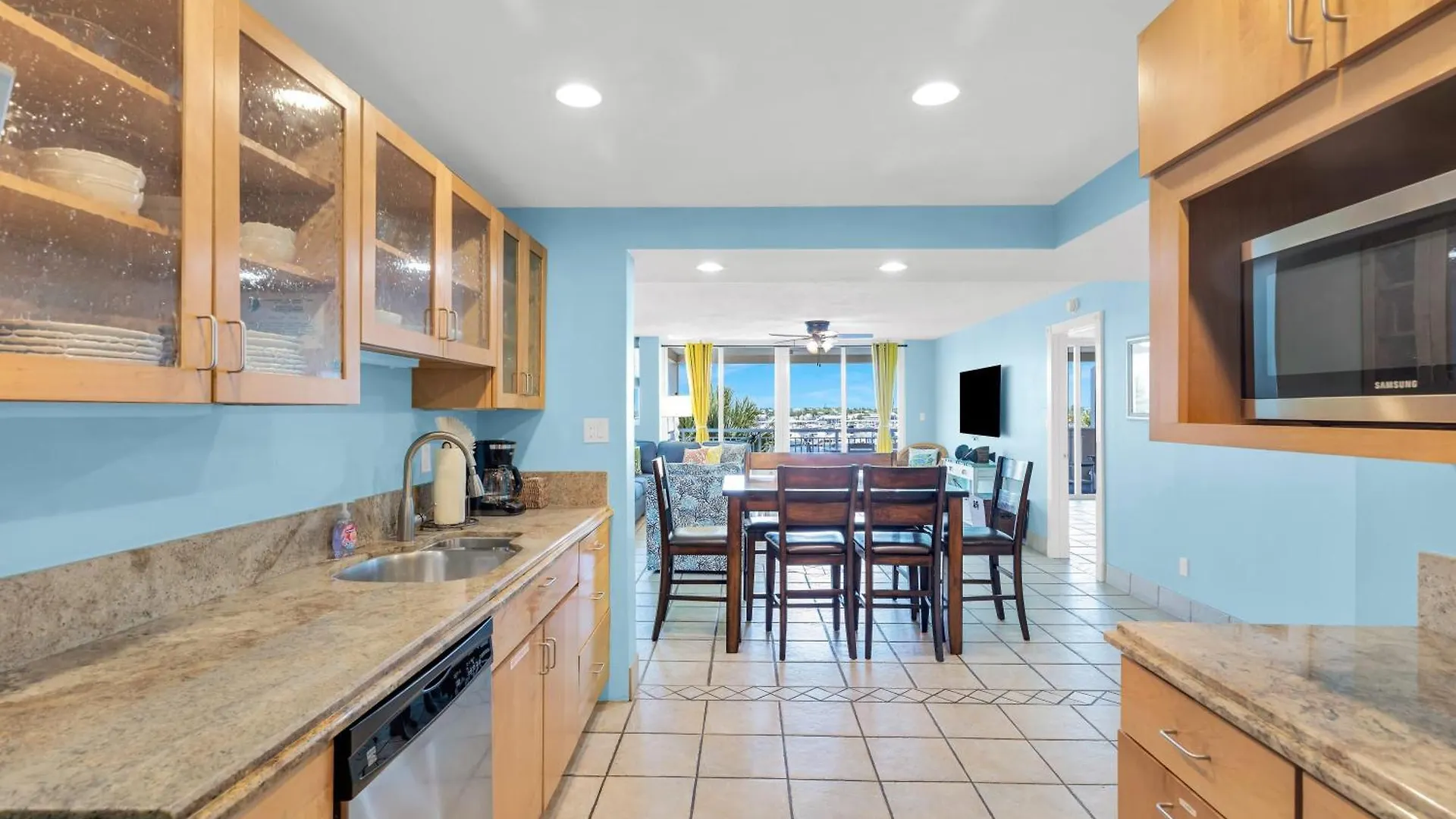 Andros - Spacious 2x2 Waterfront * Key West