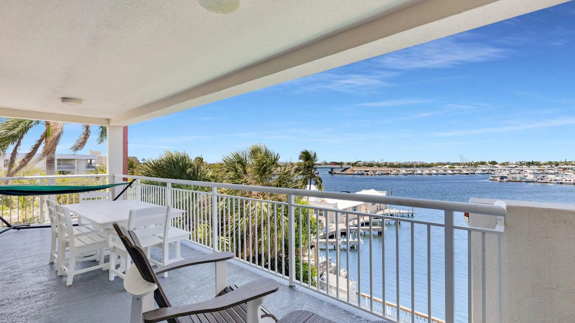 Andros - Spacious 2x2 Waterfront *
