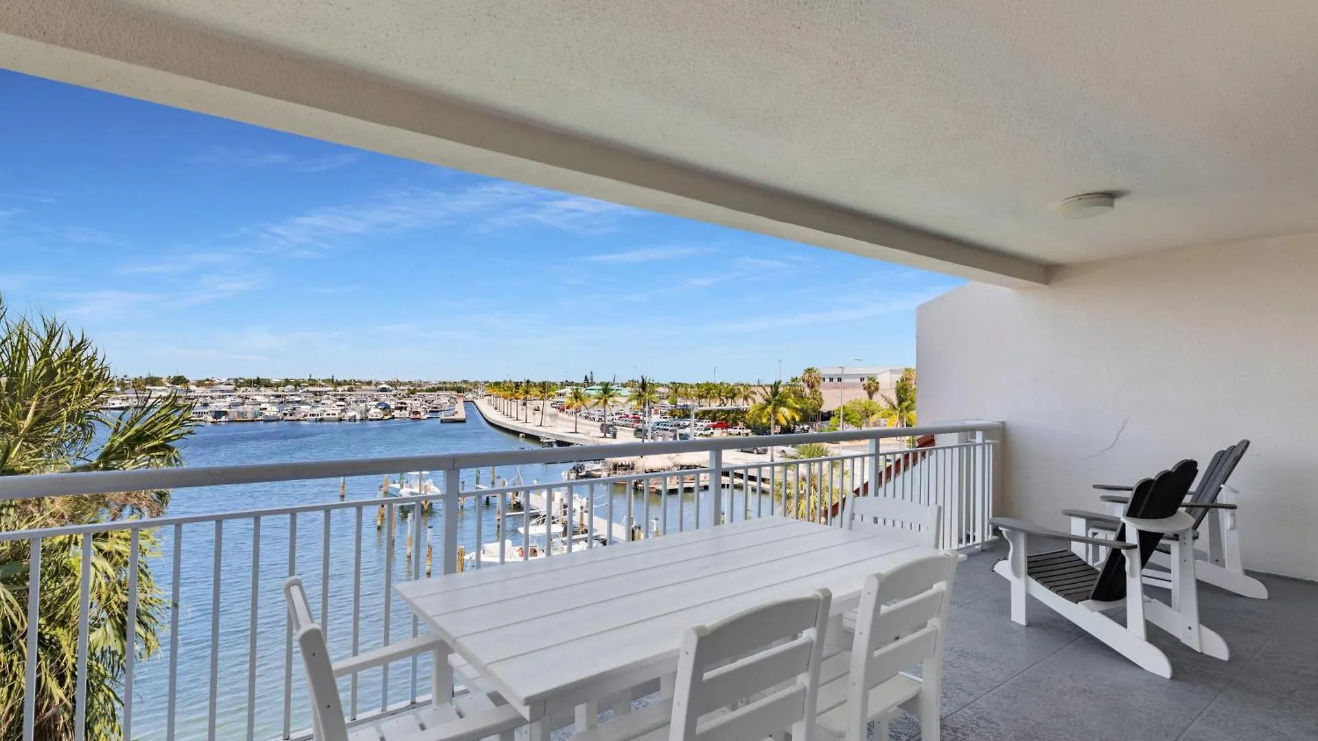 Andros - Spacious 2x2 Waterfront * Key West