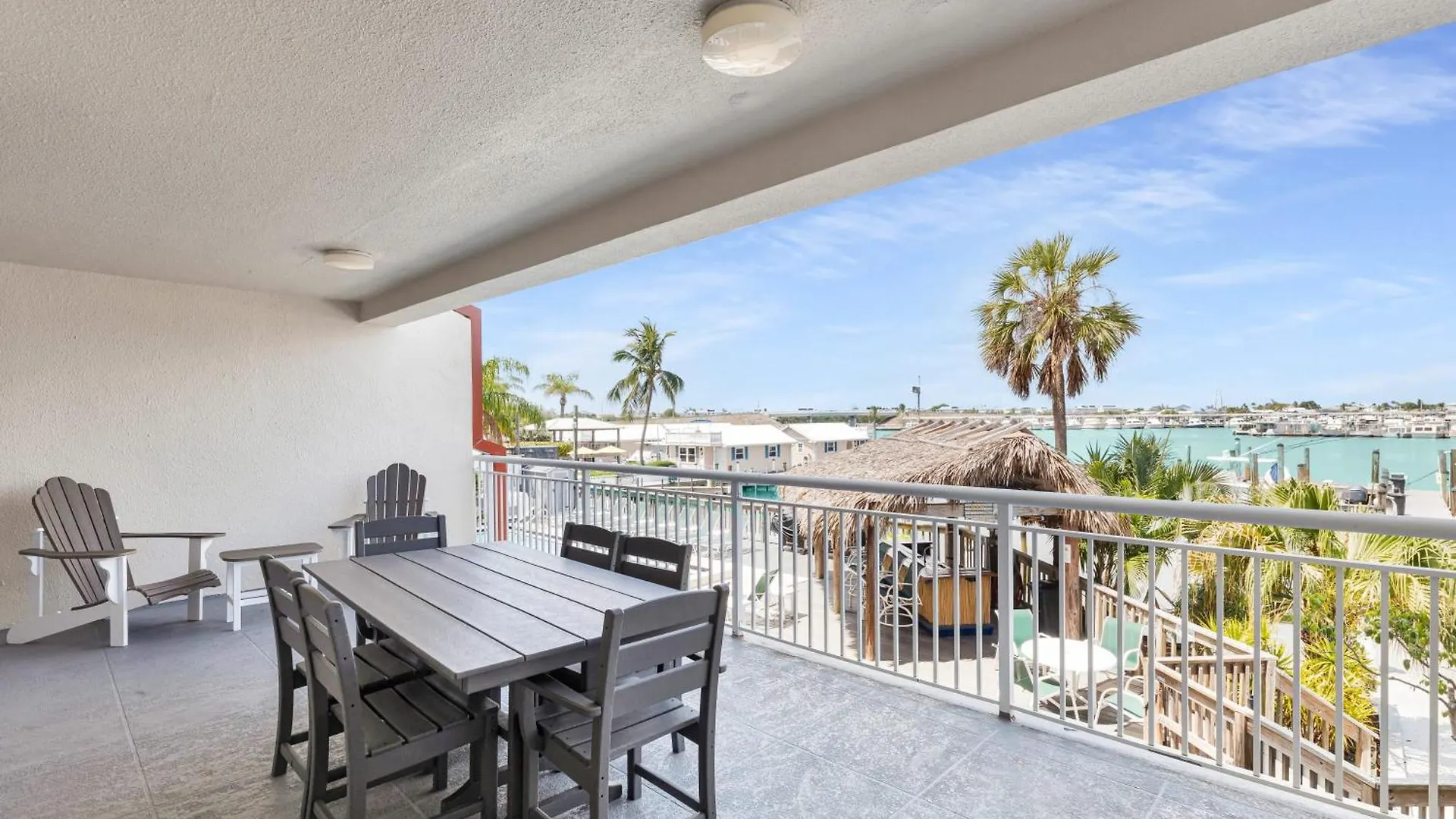 Aruba - Downtown Waterfront 2x2 Dock & Pool Pet-friendly