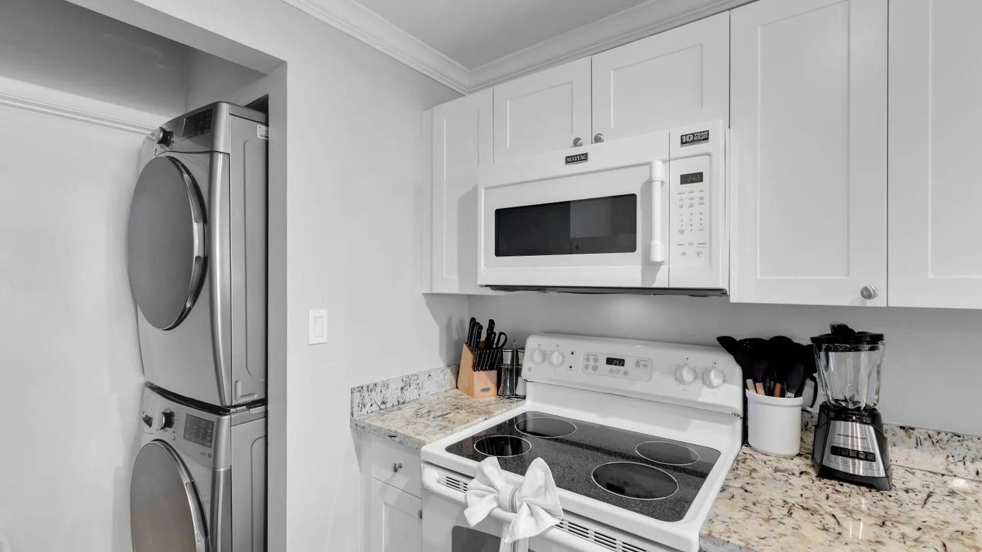 Aruba - Downtown Waterfront 2x2 Dock & Pool Pet-friendly Holiday home *