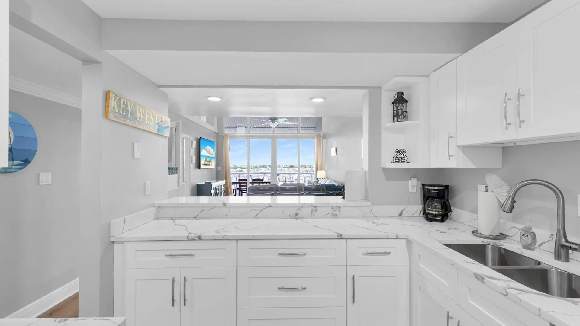 St John - Downtown Waterfront Penthouse Pool Parking Dock *