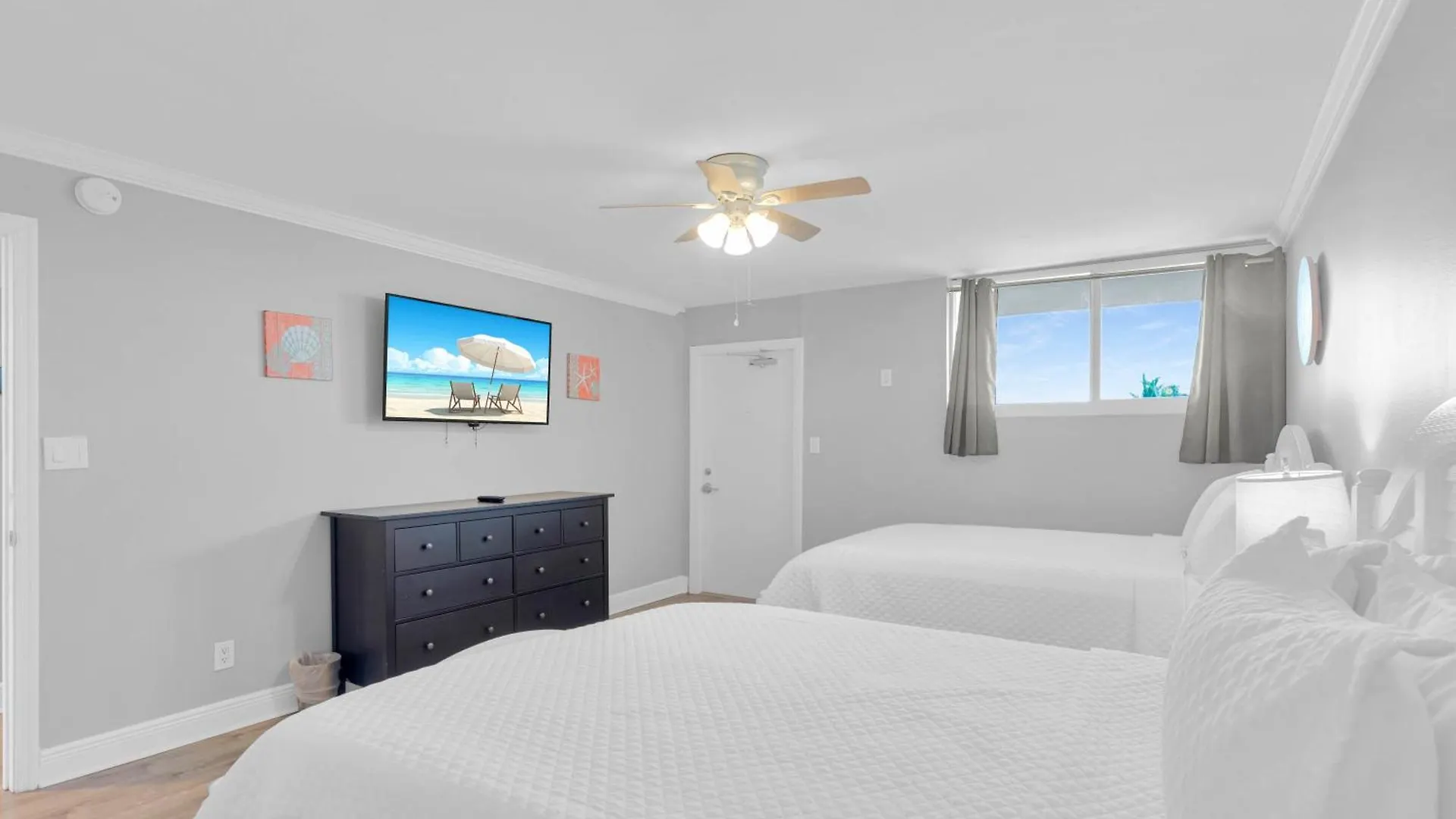 Holiday home St John - Downtown Waterfront Penthouse Pool Parking Dock *