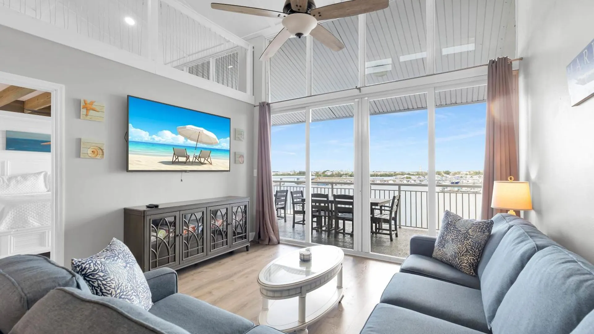 St John - Downtown Waterfront Penthouse Pool Parking Dock Holiday home