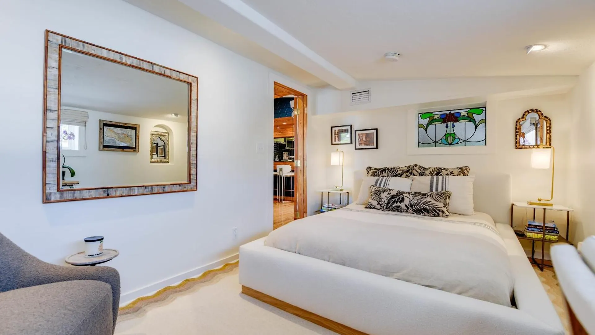 New Pineapple Palloza - Bright & Modern On Duval Apartment Key West