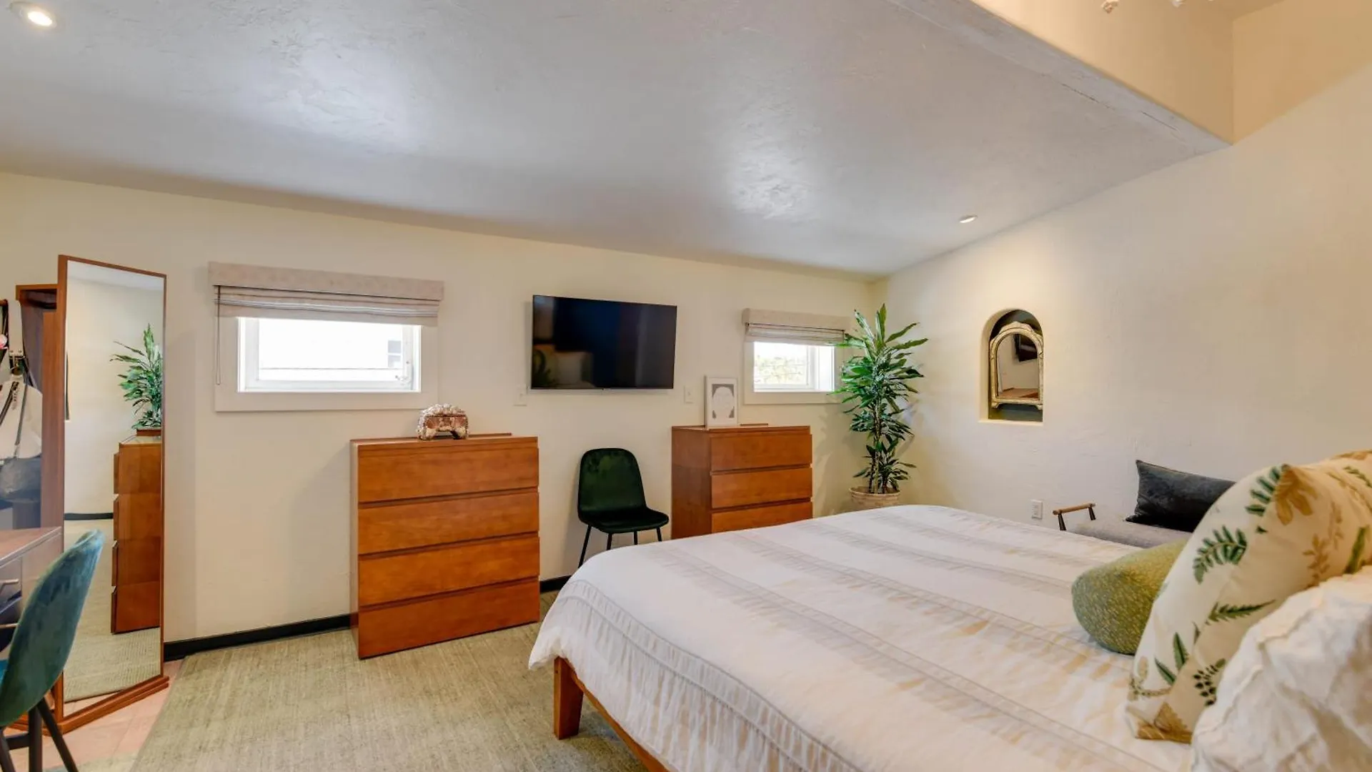 Apartment New Pineapple Palloza - Bright & Modern On Duval *