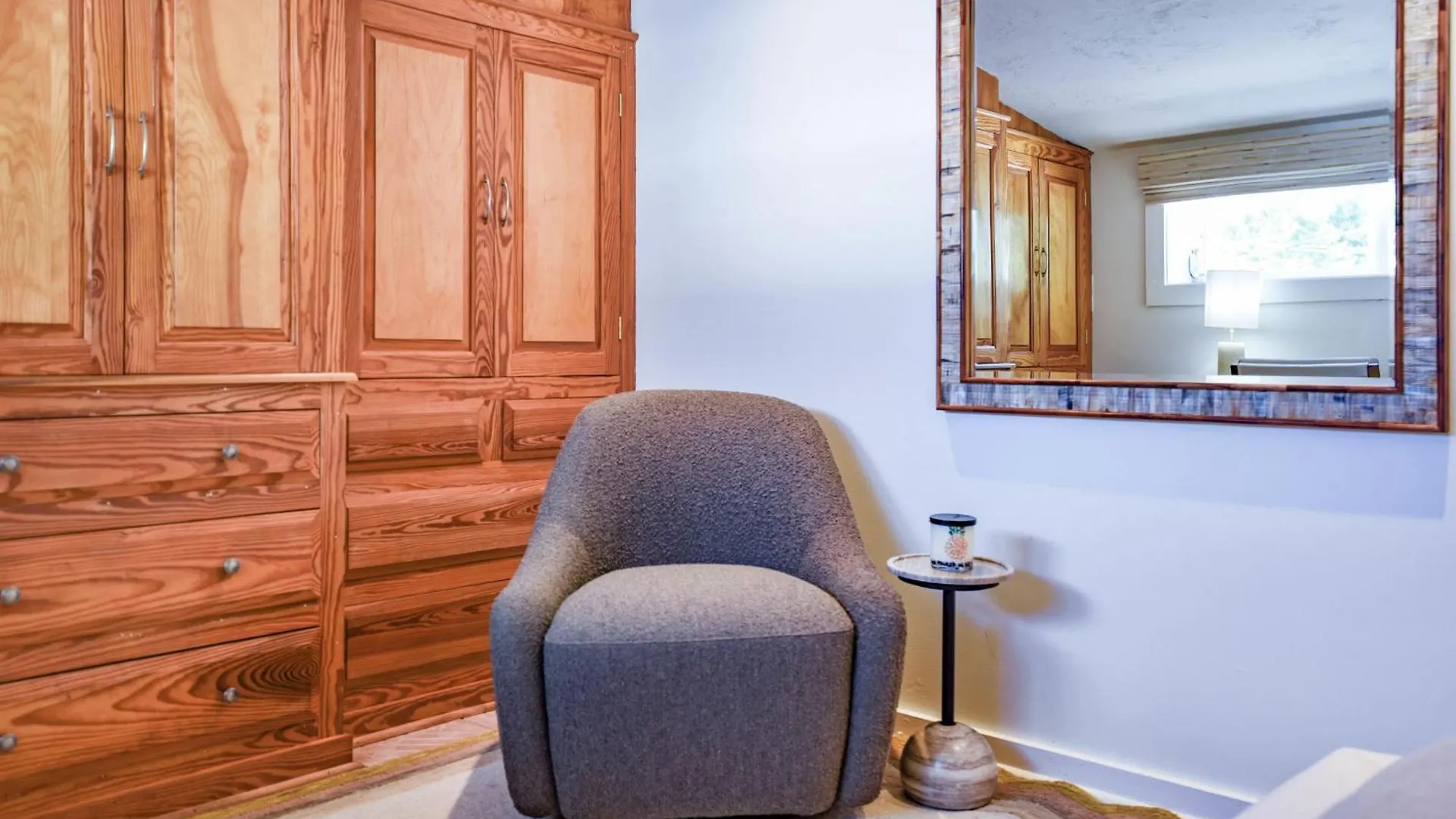 Apartment New Pineapple Palloza - Bright & Modern On Duval