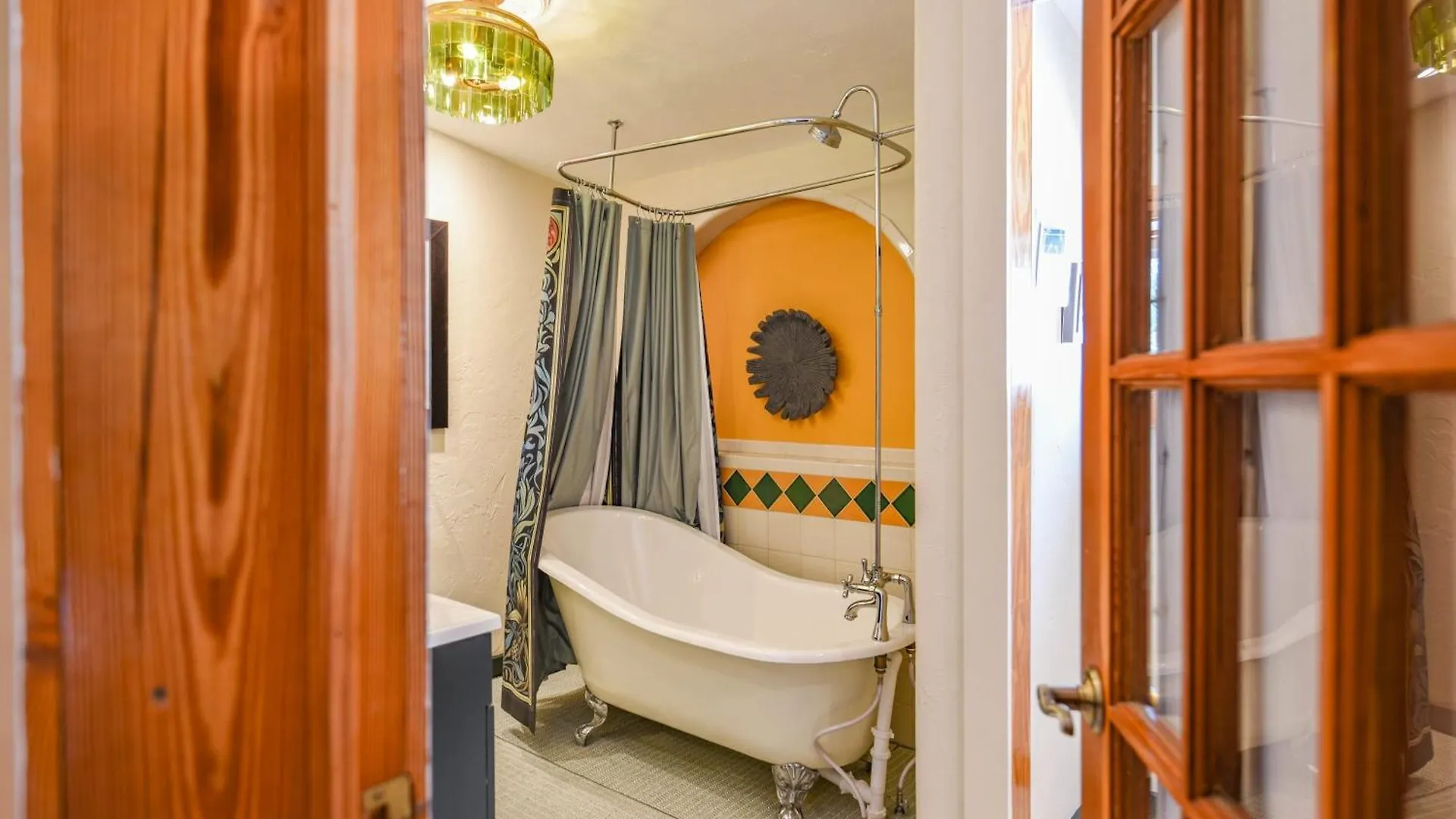 Apartment New Pineapple Palloza - Bright & Modern On Duval