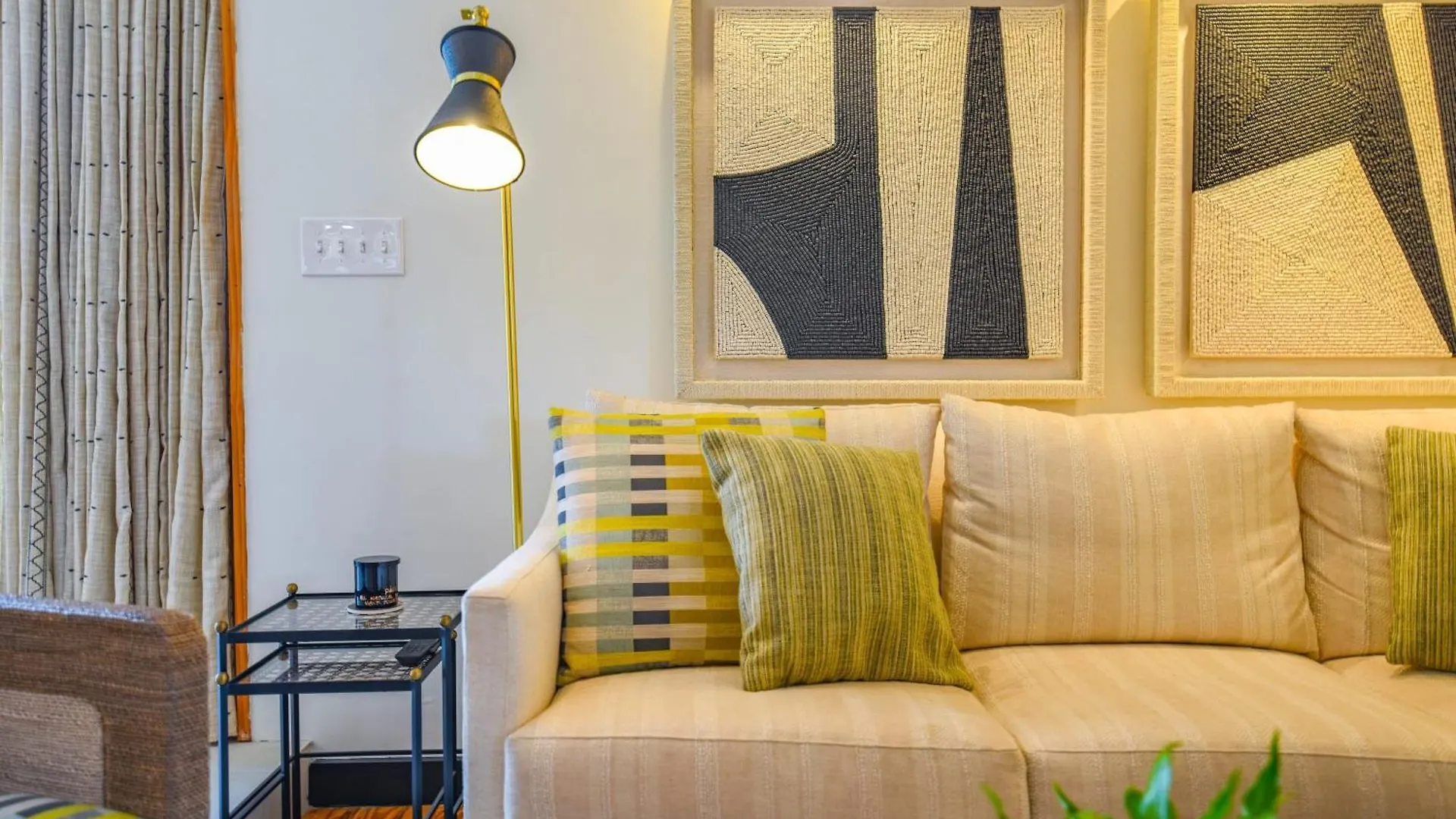 New Pineapple Palloza - Bright & Modern On Duval Apartment *