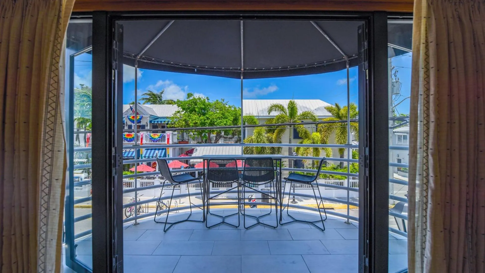 Apartment New Pineapple Palloza - Bright & Modern On Duval *