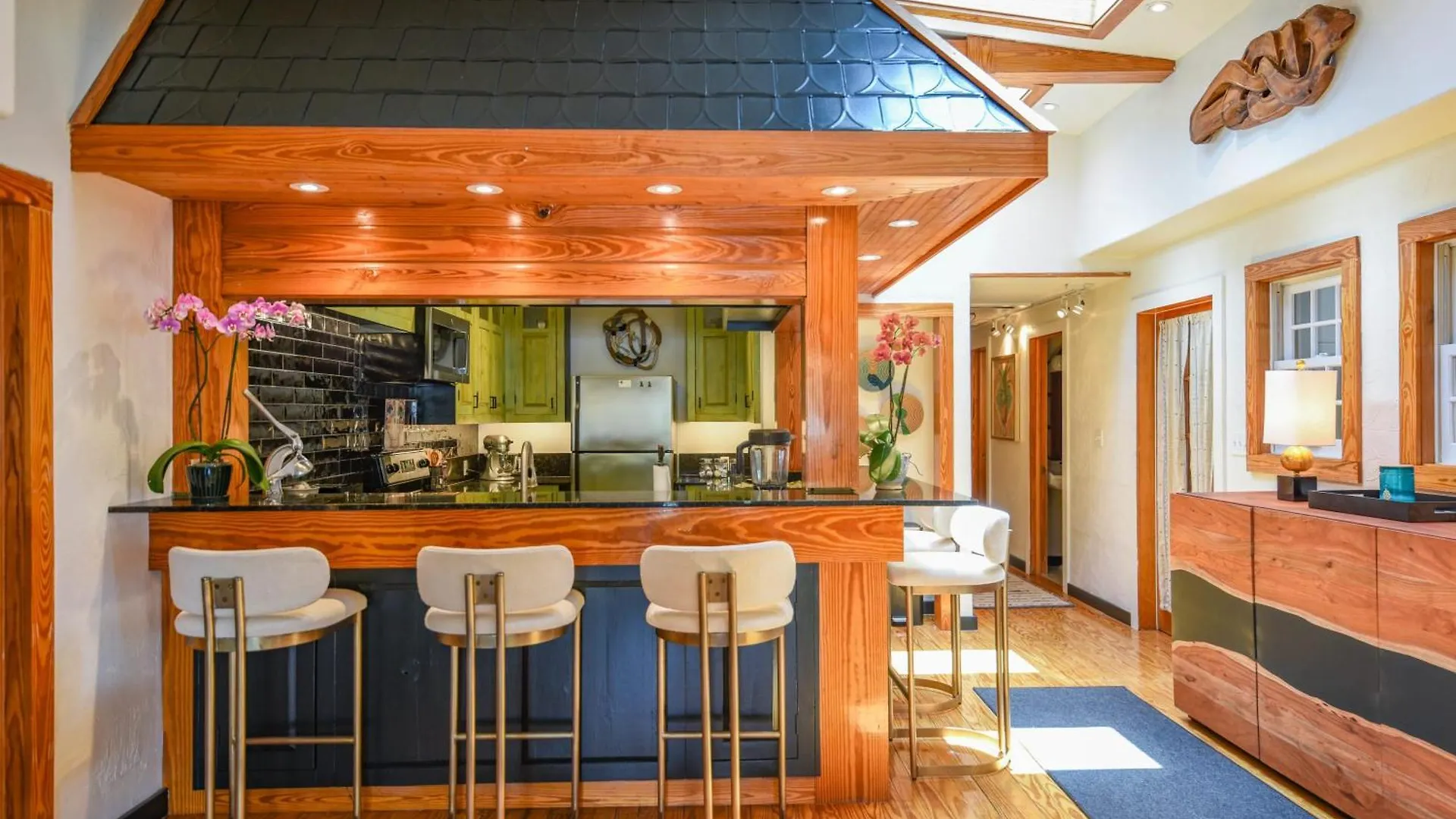 New Pineapple Palloza - Bright & Modern On Duval * Key West