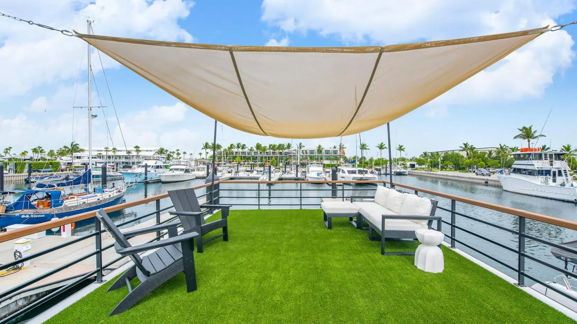 Awai's Floating - Houseboat In Luxury Village Botel