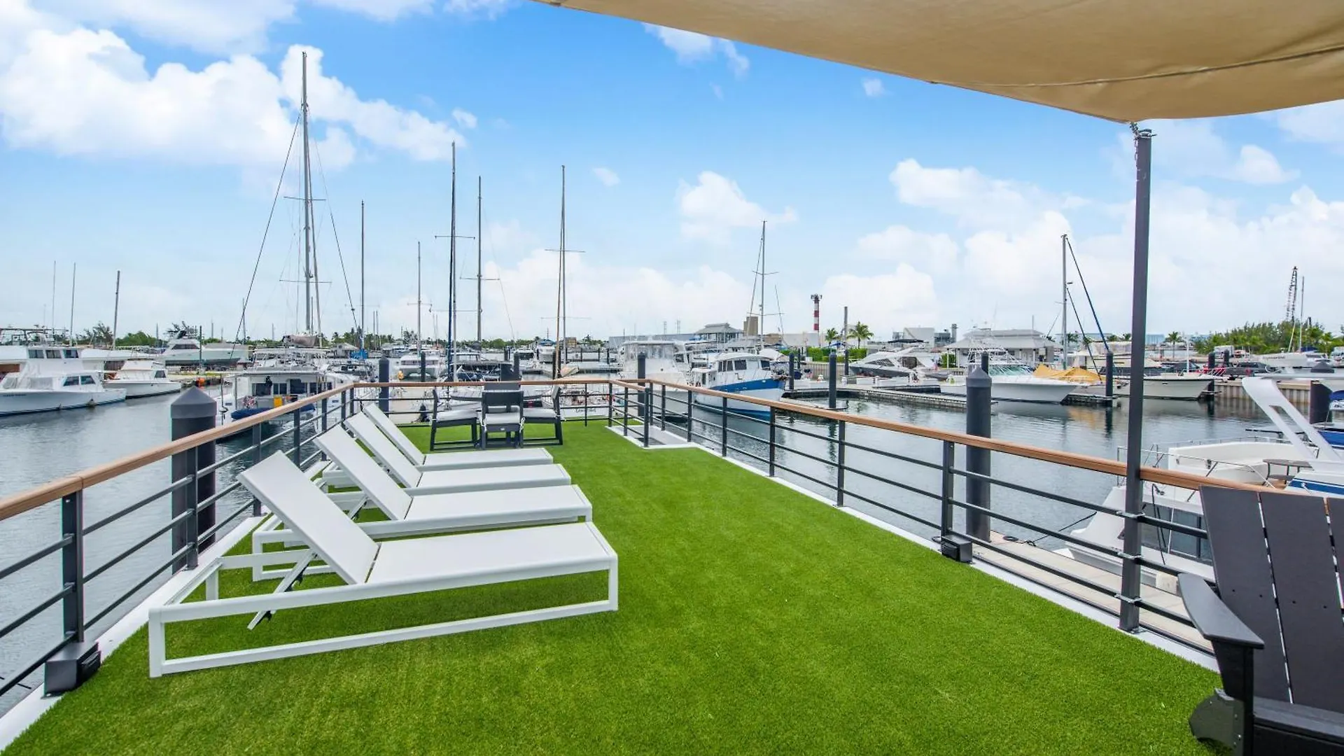 Botel Awai's Floating - Houseboat In Luxury Village Key West