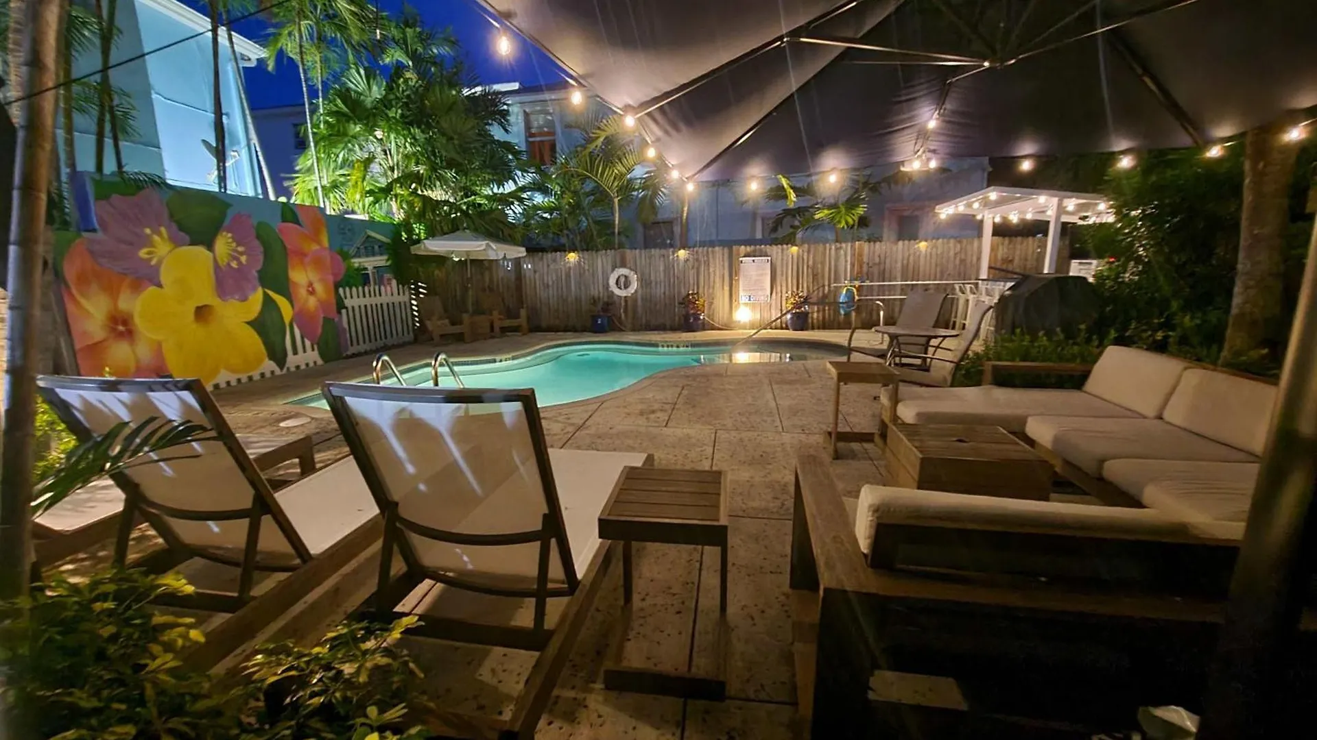 Holiday home 6 Bedroom 6 Bath On Duval Street *