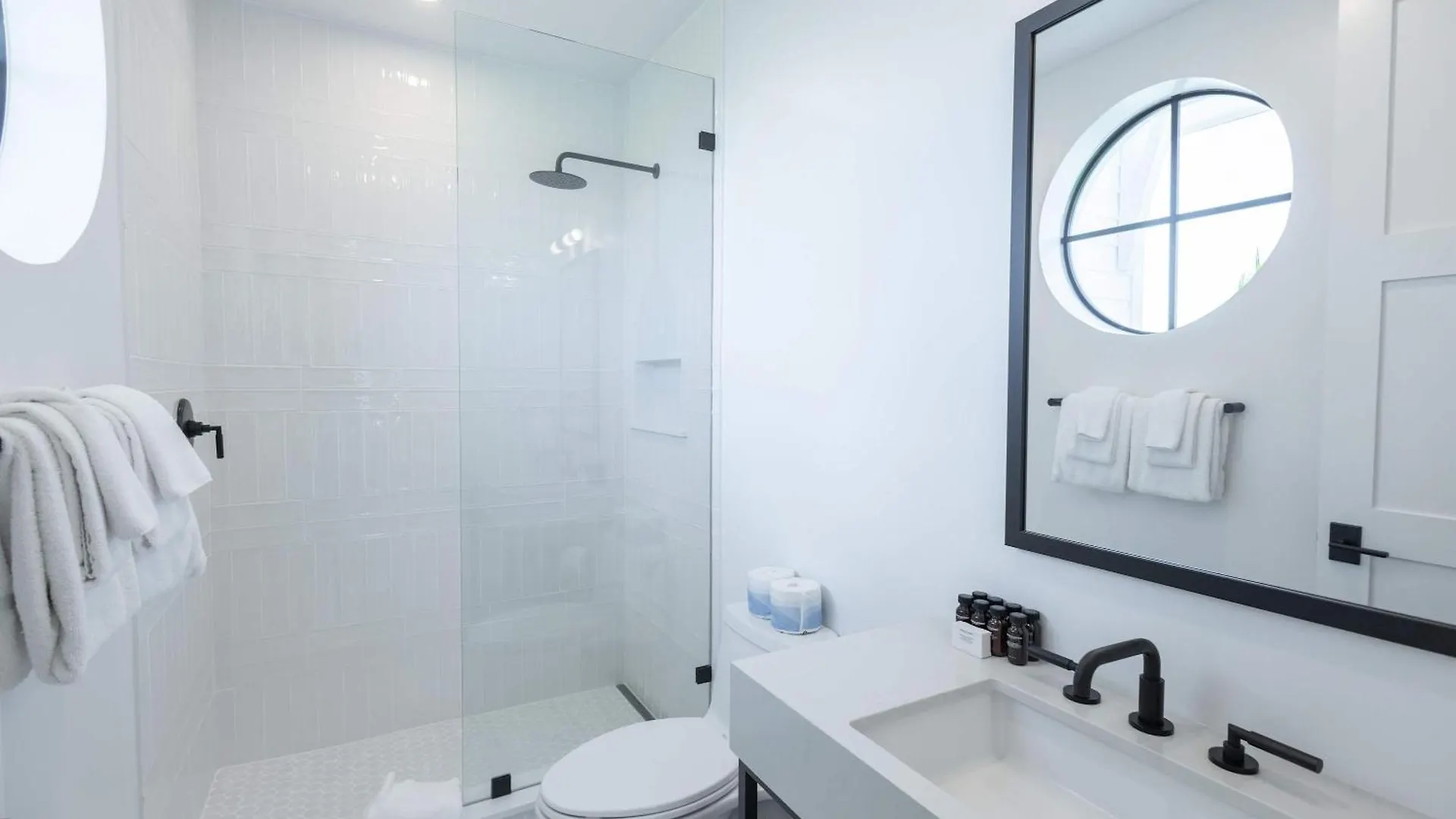 Brand New Build Larkshine House - Pool Holiday home *