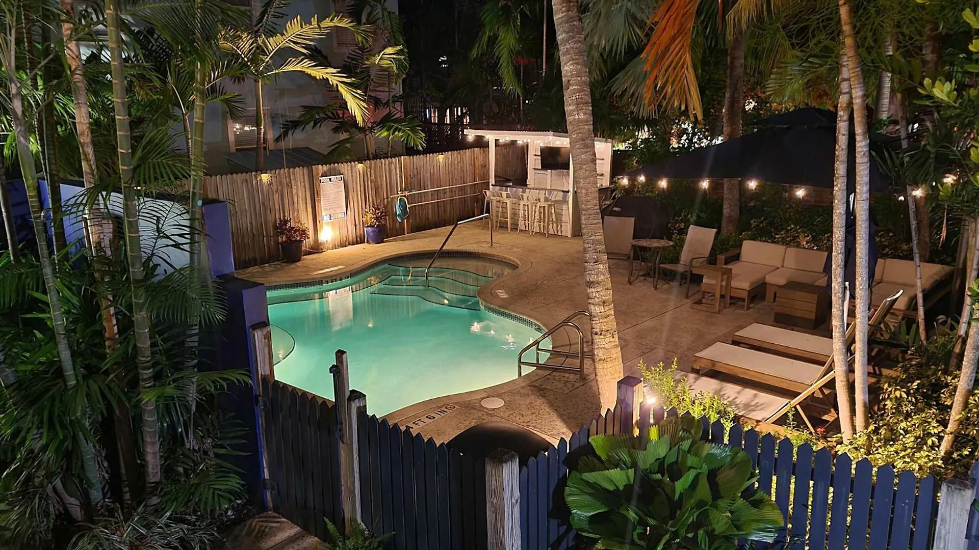 Four On Duval Street W Parking And Pool * Key West