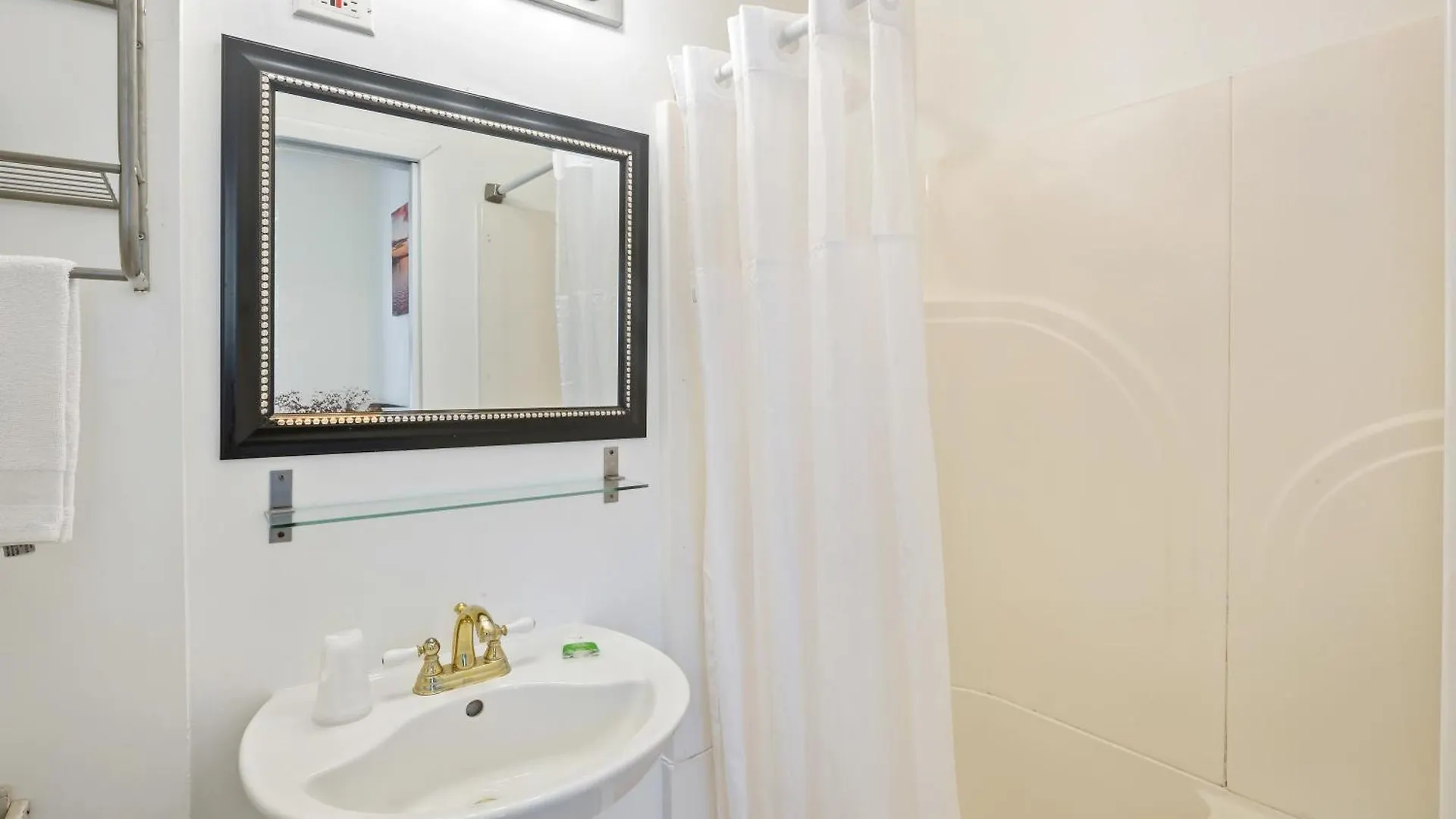 Kona Kai Oasis Bed & Breakfast Key West