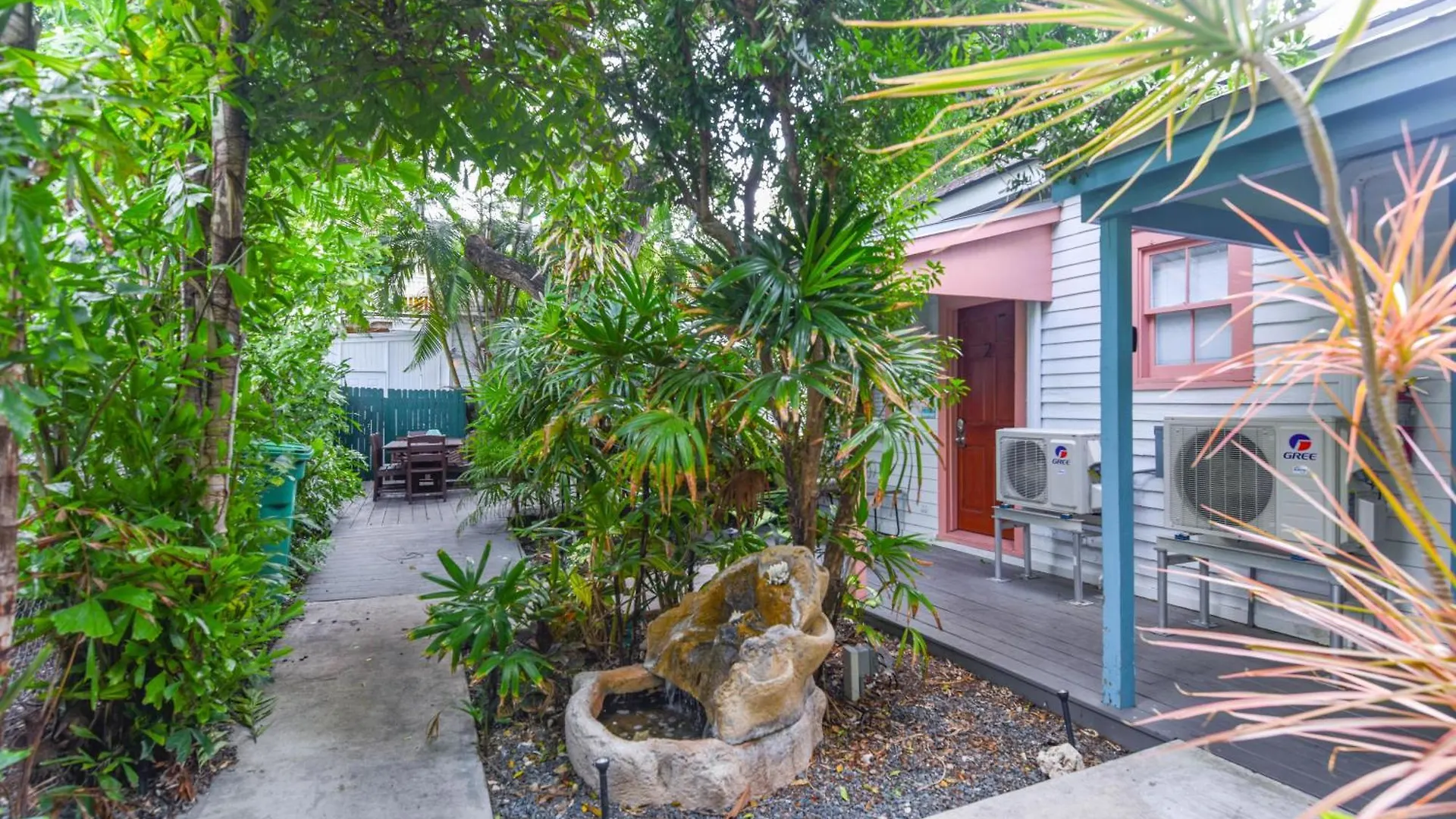 African Queen - Harbor Walk Hideaways *