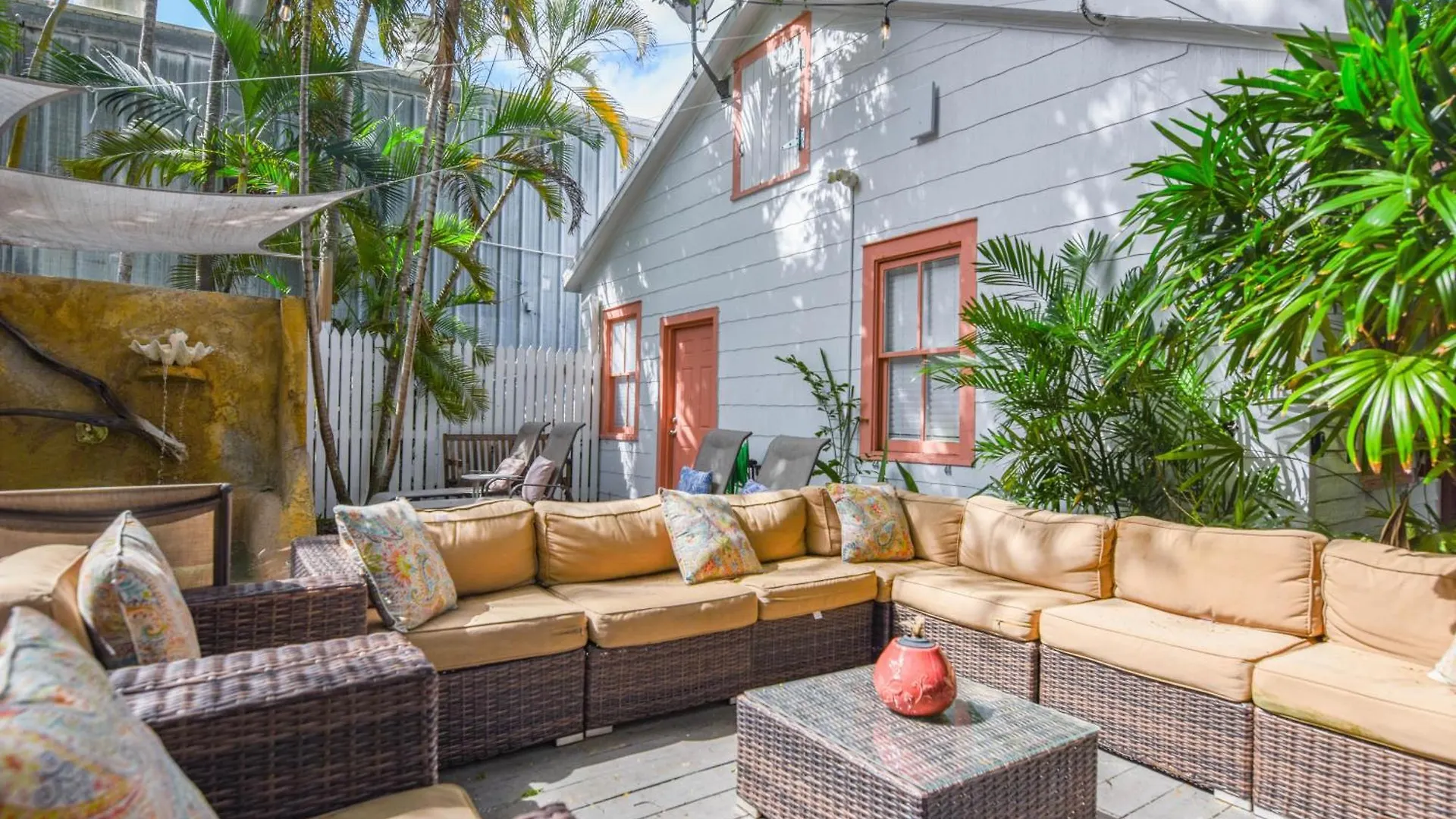 African Queen - Harbor Walk Hideaways Apartment *