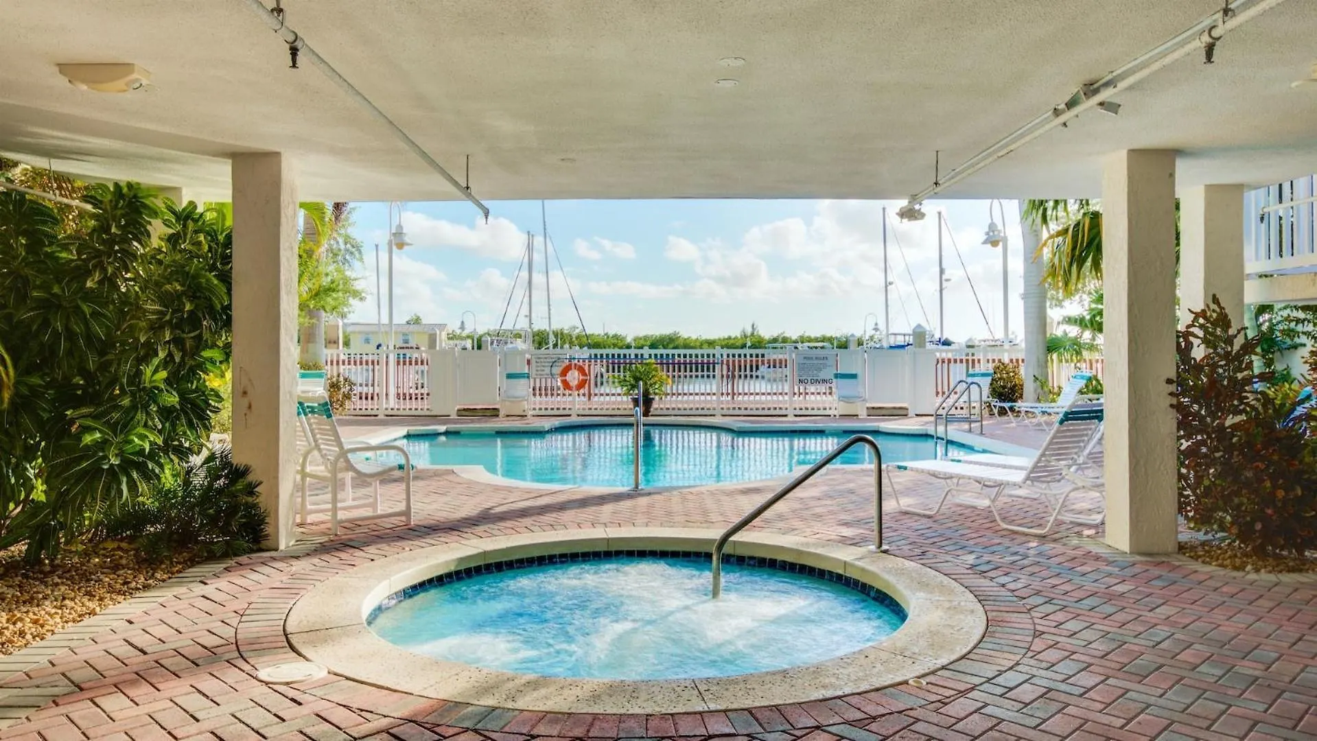 Sunset Dreams By Last Key Realty Apartment